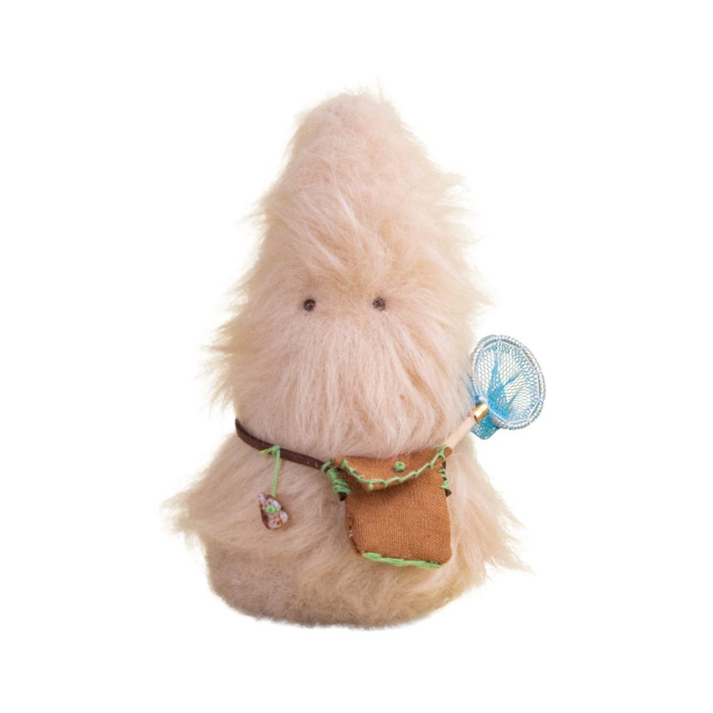 Soft beige Daawe plush creature with butterfly net and rustic pouch – ‘worry catcher’ themed handmade toy from Mimi Planet
