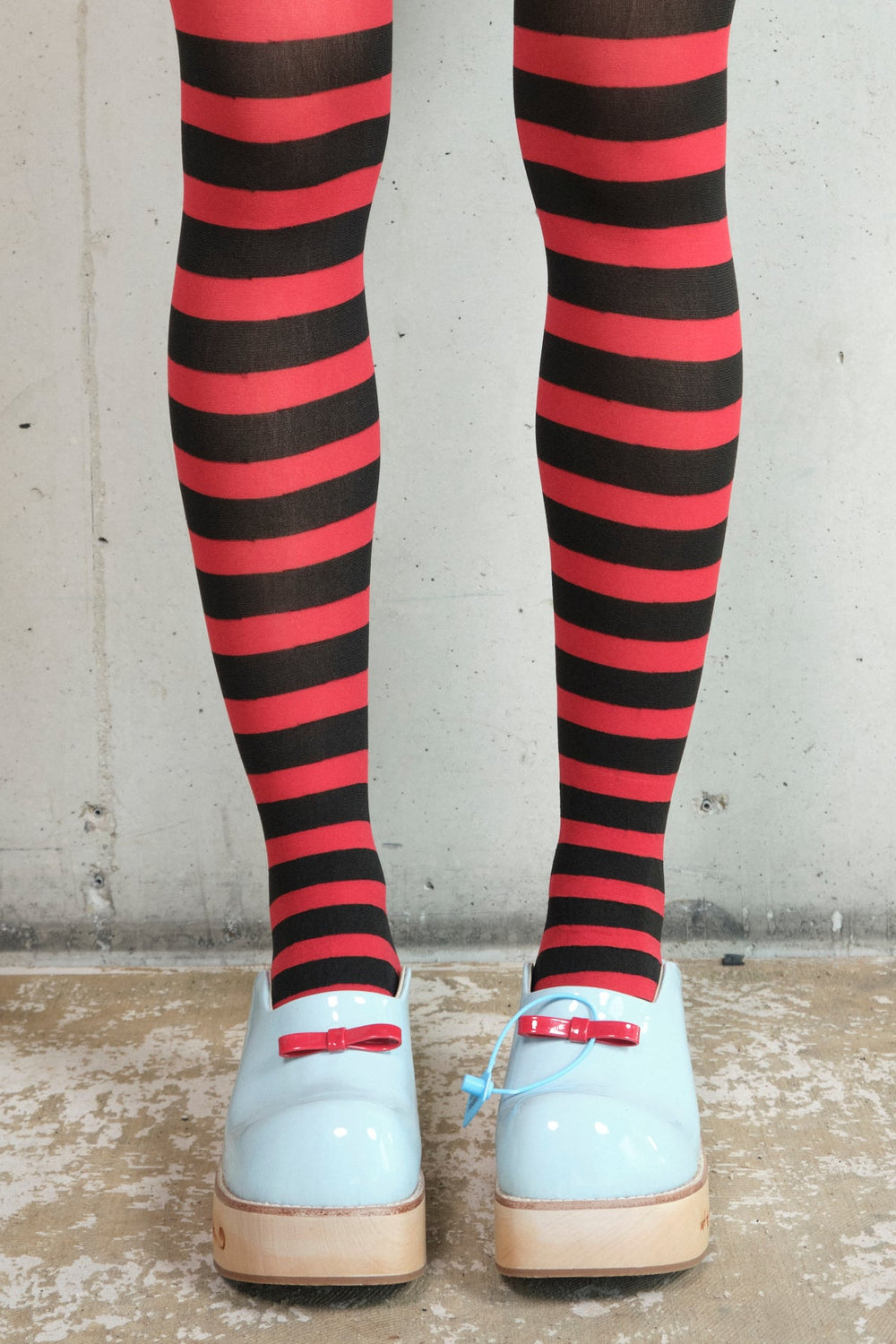 Tulip Blue clogs