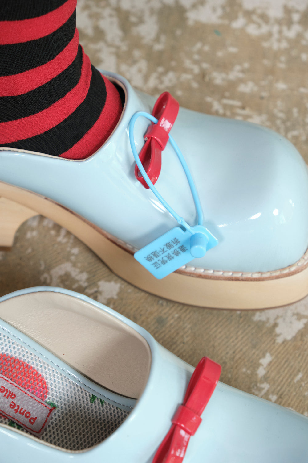 Tulip Blue clogs