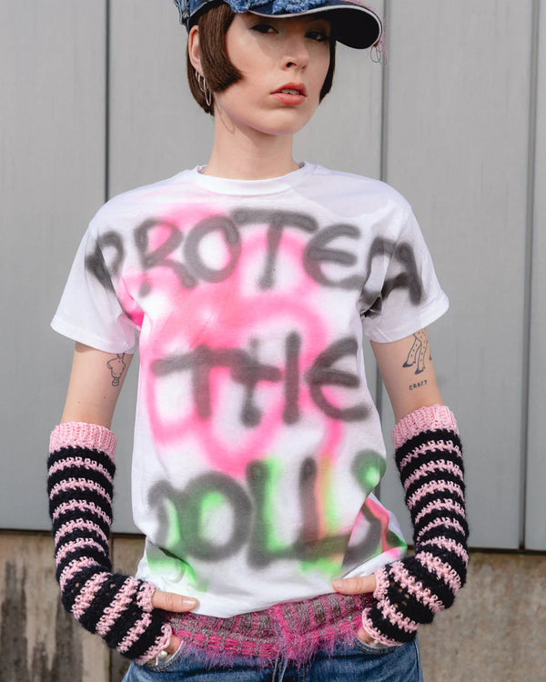 Protect the dolls White t-shirt styled 