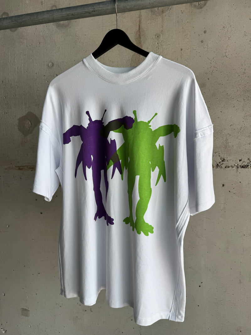Unisex white cotton T-shirt with mirrored green and purple alien figures – YAKU® Afrofuturist fashion design